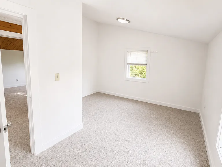 2858 Broadway — Photo 14