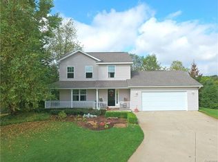 1581 S Creek Dr, Milford, MI 48380