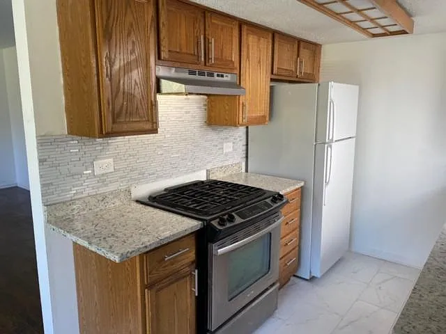 2 bed, 1010 sqft, $2,200 — Photo 2