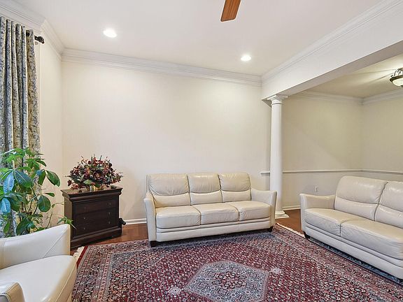 3rd image of 43248 Mitcham Sq