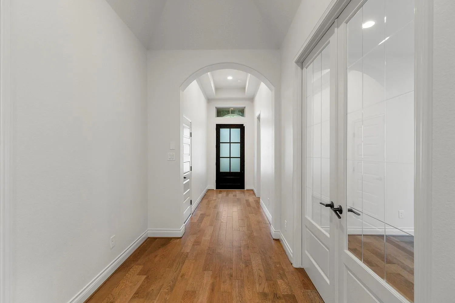 4 bed, 3.0 bath, 2545 sqft, $3,300 — Photo 4