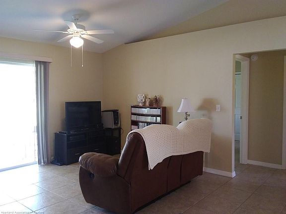 4th image of 1714 Hawthorne Dr