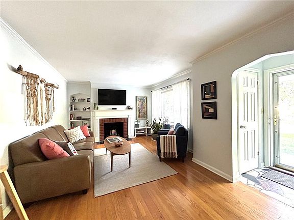2nd image of 5530 Roeland Dr