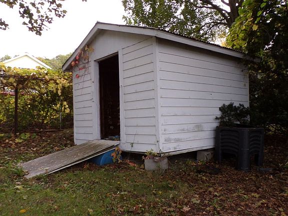 4th image of 93 Mitchell Ave