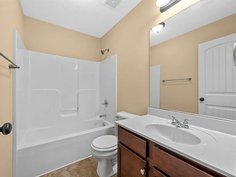 Mccormick Lane-2260 — Photo 18