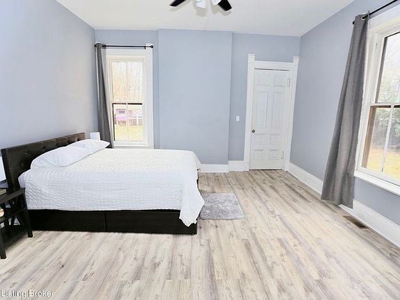 4th image of 520 W Oak St #2