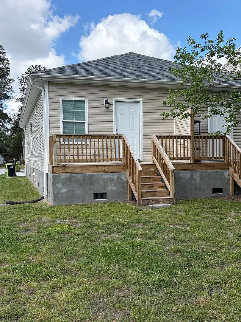 Building Photo - 904 Fort Totten Dr