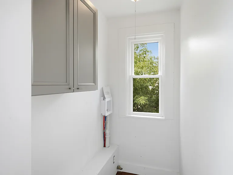 27 Linden St #27 — Photo 9