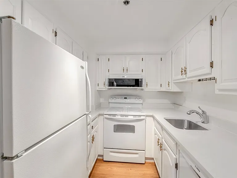 357 Commercial St #219 — Photo 1