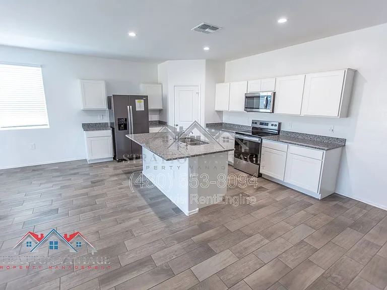 1330 W Hess Ave — Photo 15