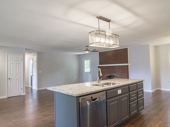 4th image of 1109 E Rolling Hills Dr
