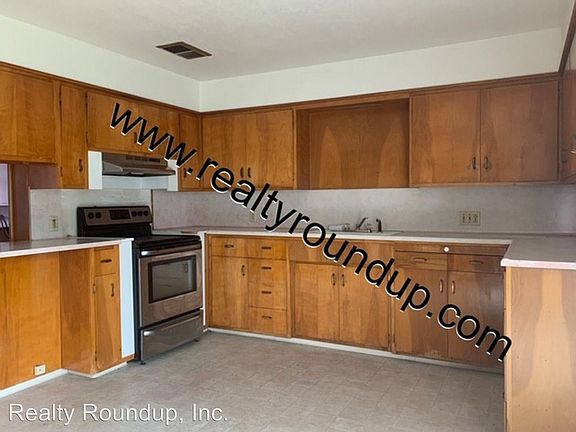 2nd image of 966 W Mendocino Ave