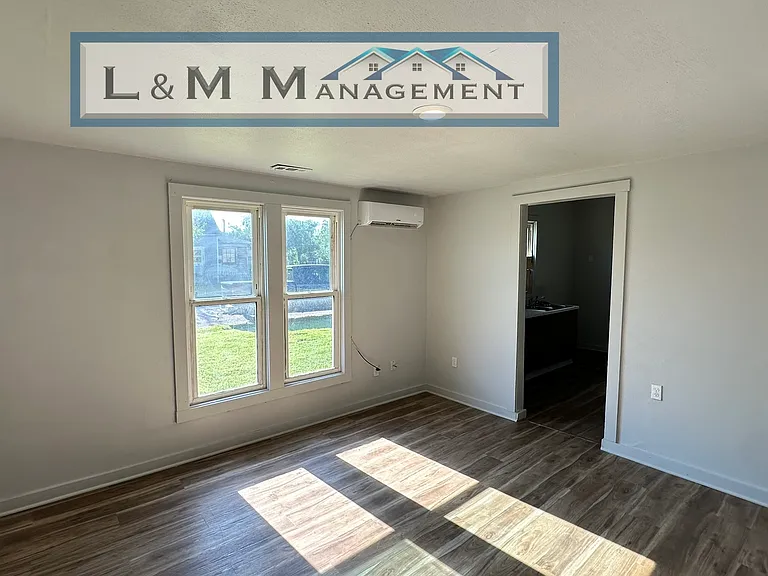 129 Eastside Dr — Photo 2