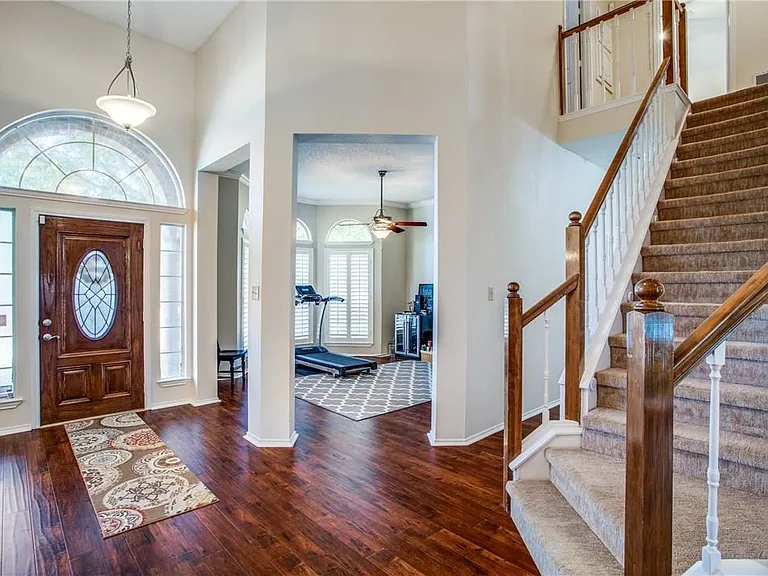 1405 Newbury Ln — Photo 9