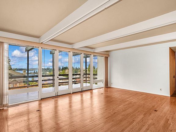 Great room with Lake WA views!
