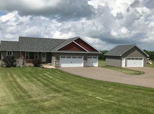 656 Tradition Trl, River Falls, WI 54022