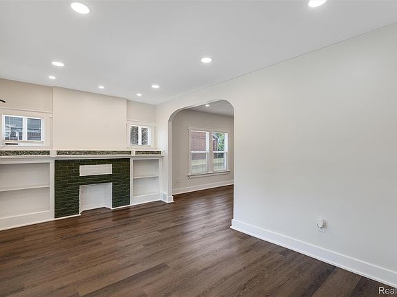 3rd image of 14219 Corbett St