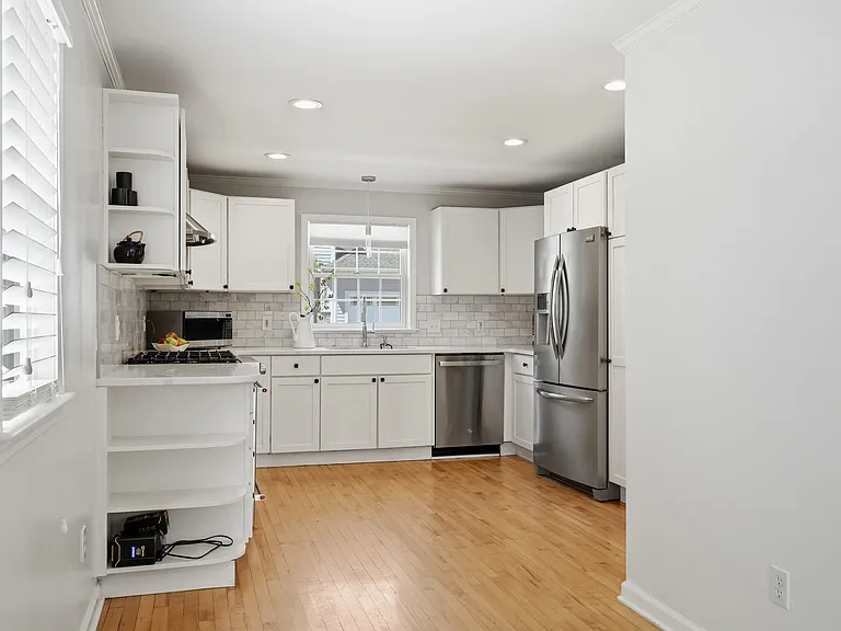 302 Yerkes St — Photo 16