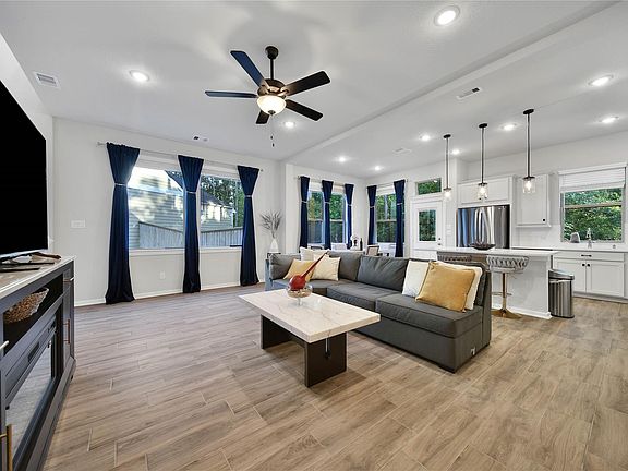 4th image of 104 Red Cascade Ct