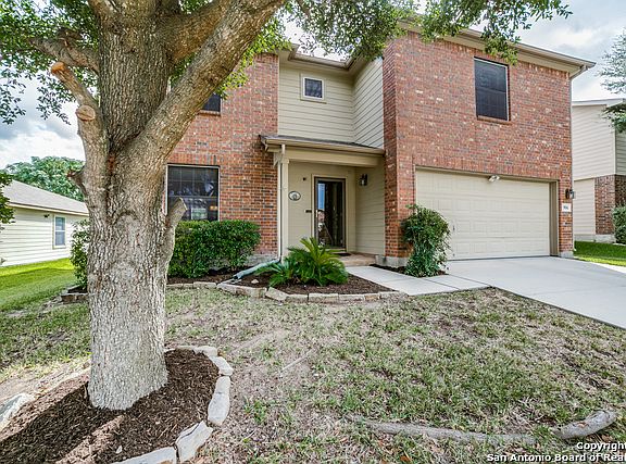 2nd image of 906 Magnolia Bnd