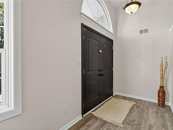 3rd image of 3252 Sugar Creek Dr