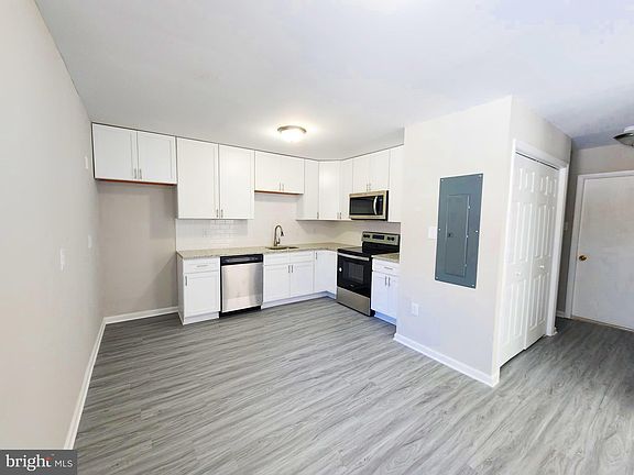 4th image of 20724 Oriole Cir