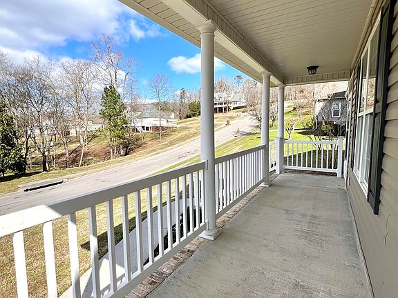 2nd image of 136 Hidden Lakes Dr
