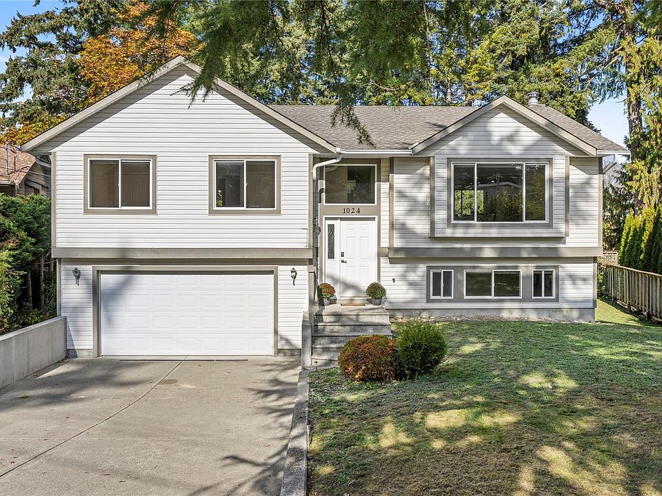 1st image of 1024 Centre Cres