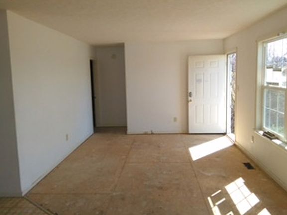 4th image of 213 N Center St
