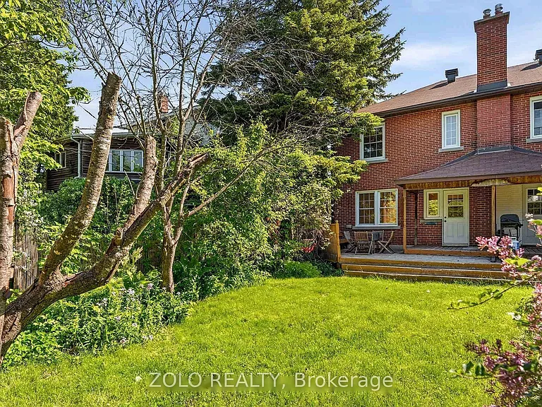 392 Piccadilly Ave N — Photo 41