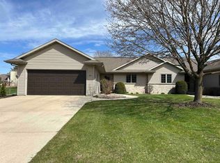 1213 E Ridlington Ave, Shawano, WI 54166