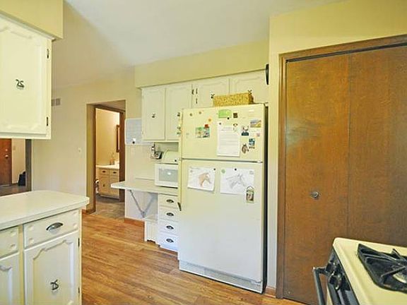 5th image of 21129 Westfarm Ct