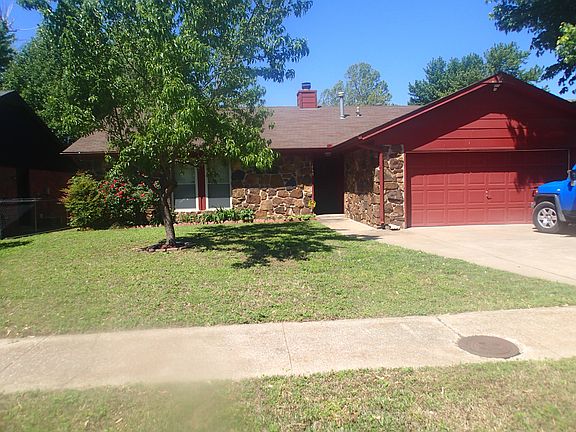 Curb view (peach tree)