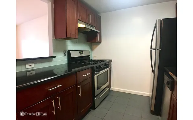 Rented by Douglas Elliman | media 4