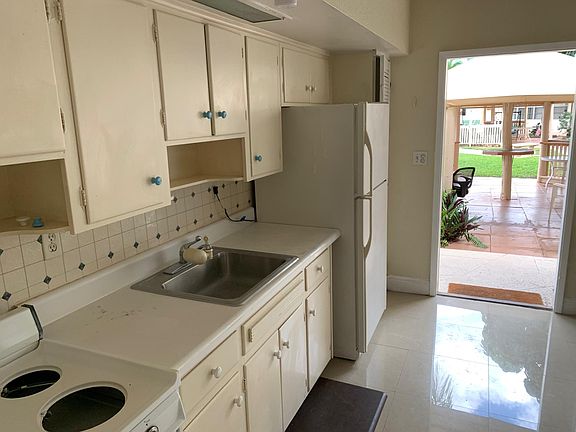 3rd image of 3115 NE 28th St #9