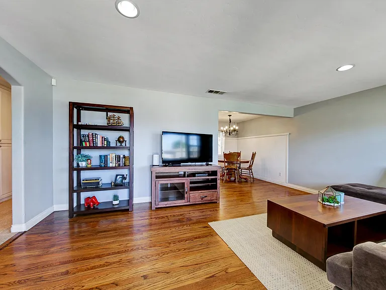 961 Florence St — Photo 9