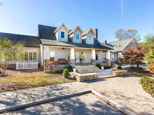 1001 Kingsway Dr, Anniston, AL 36207