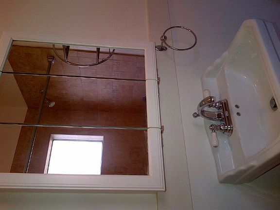 2nd image of 1433 Centinela Ave