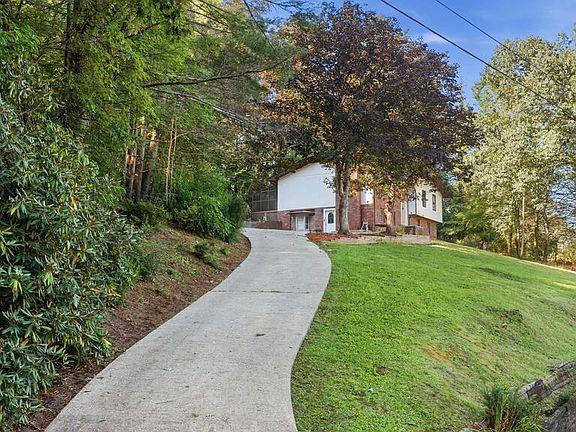 3rd image of 1006 Patton Rd