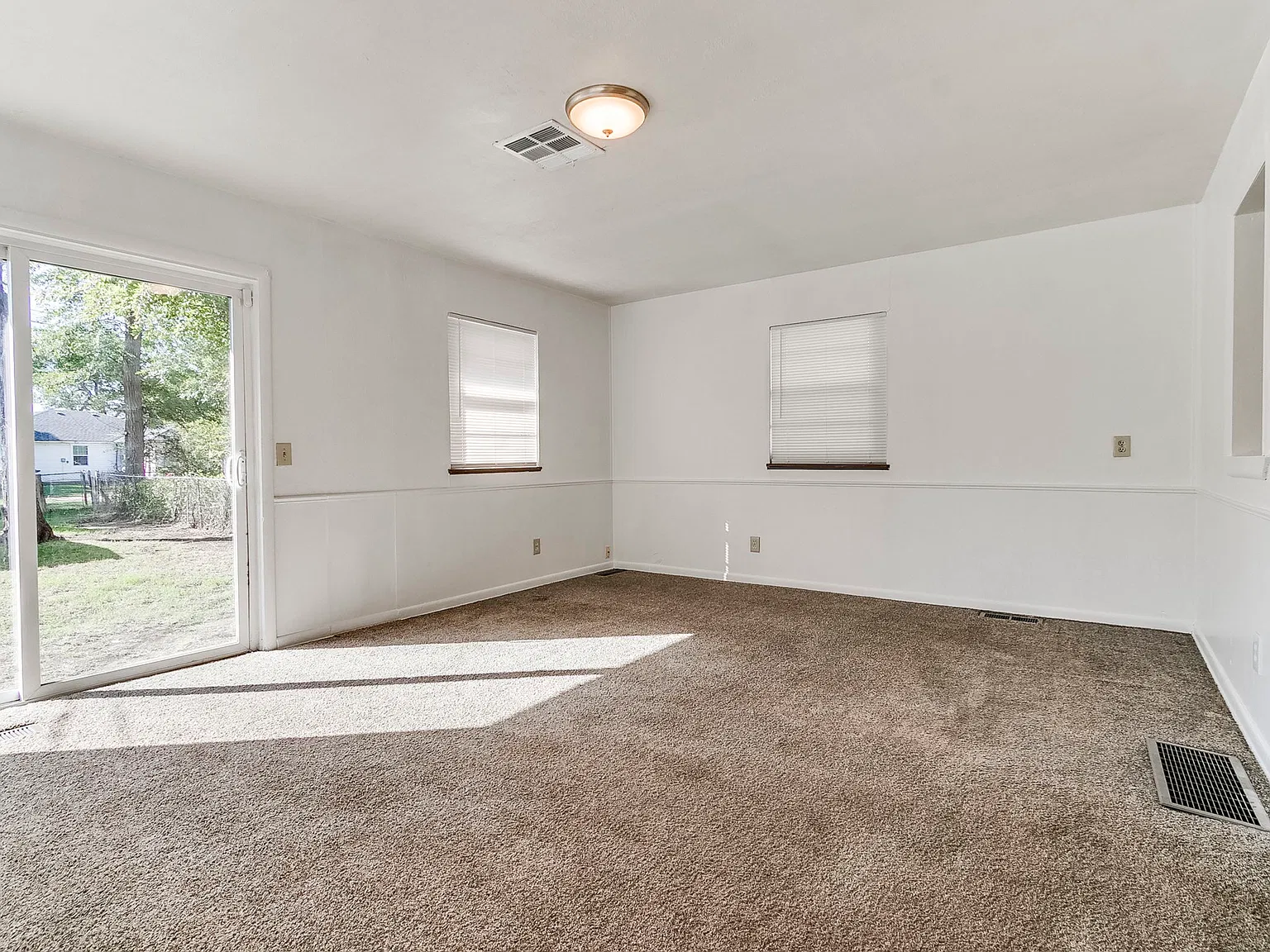 3 bed, 1300 sqft, $1,250 — Photo 3