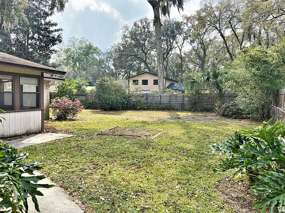 3rd image of 2754 Woodland Dr