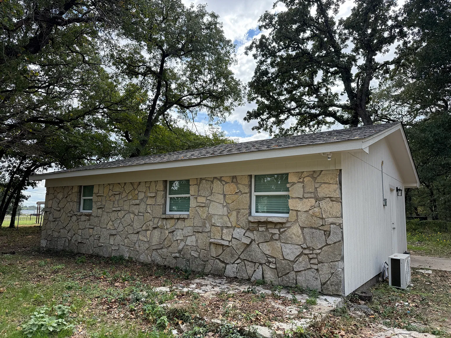 5 bed, 2328 sqft, $3,600 — Photo 2