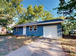 215 E Sycamore St, Nevada, MO 64772