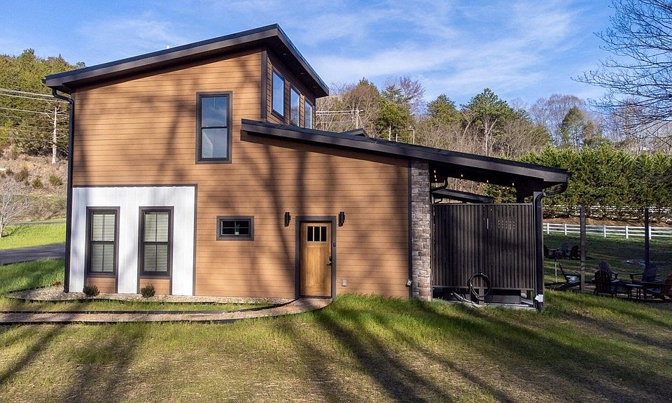1st image of 984 Goose Gap Rd #1
