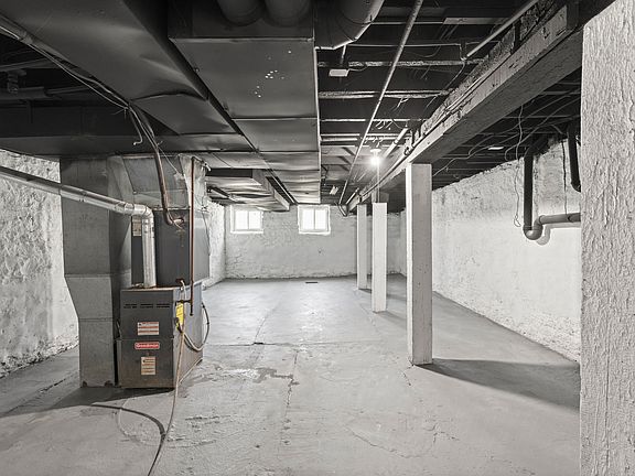 2nd image of 2927 Harper St