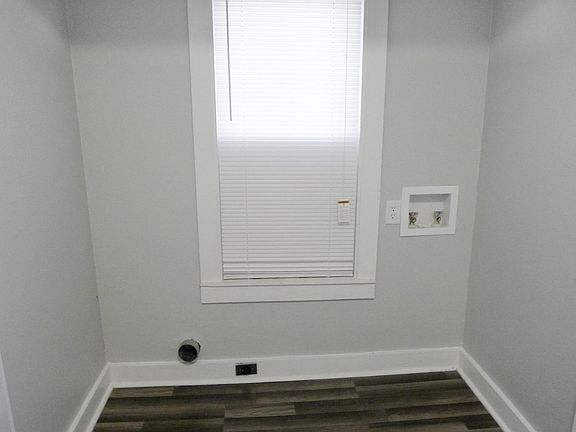 3rd image of 206 E Neches St