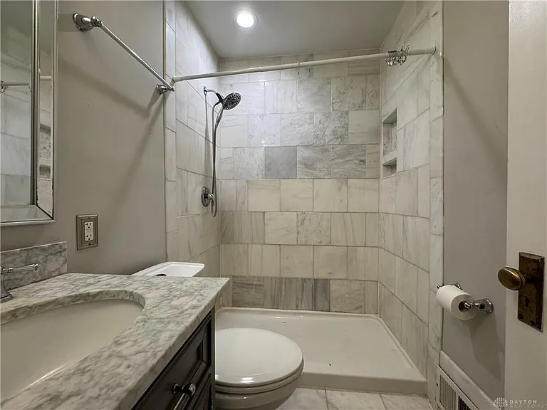 1260 Delaine Ave — Photo 14