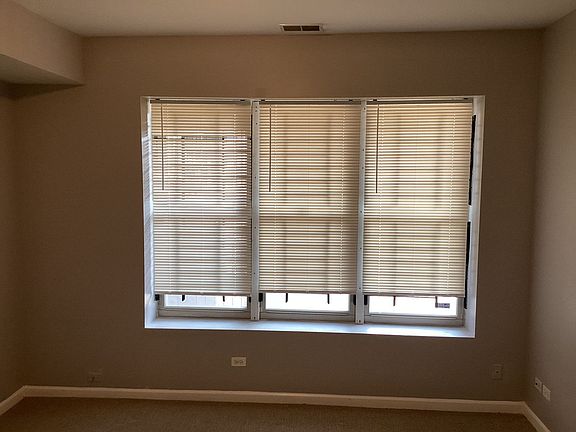 4th image of 5701 S Calumet Ave APT 1S