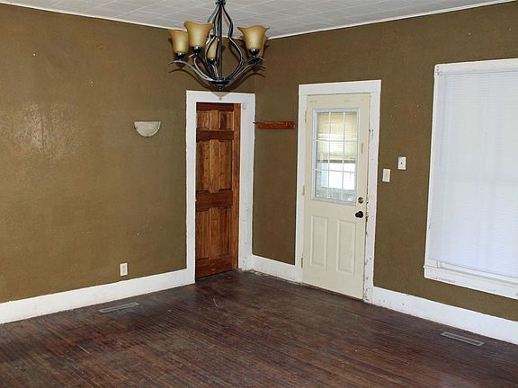 3rd image of 203 E Superior St
