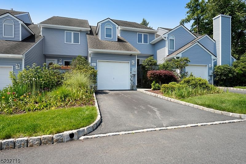 1st image of 21 Knutsen Dr
